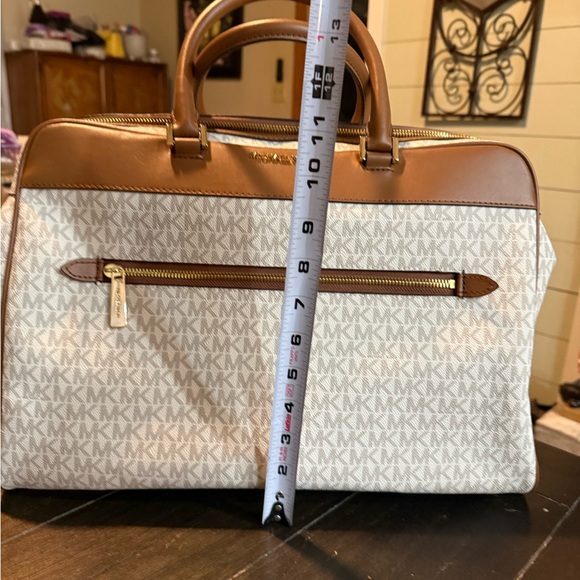 NWT Michael Kors Vanilla Weekender Bag - Picture 9 of 10